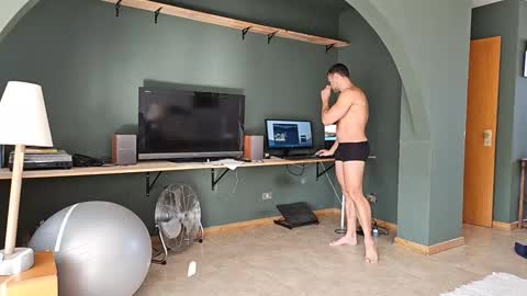 Snapshot of feruagusto93 chatting on October 14, 7:43 pm feruagusto93 online show from October 14, 7:43 pm