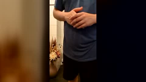 fluffybutt_ online show from June 22, 8:57 pm