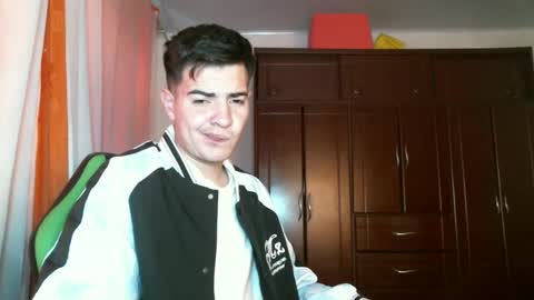 Snapshot of franccesco_699 chatting on December 19, 4:57 pm franccesco_699 online show from December 19, 4:57 pm