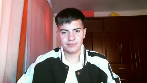 Snapshot of franccesco_699 chatting on December 12, 5:48 pm franccesco_699 online show from December 12, 5:48 pm