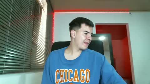 Snapshot of franccesco_699 chatting on February 11, 4:35 pm franccesco_699 online show from February 11, 4:35 pm