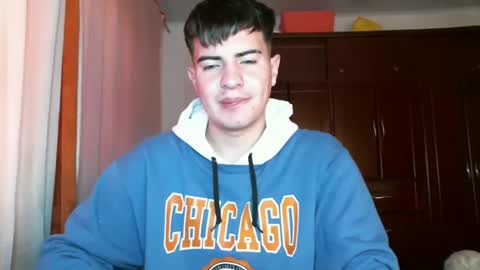 Snapshot of franccesco_699 chatting on December 15, 4:26 pm franccesco_699 online show from December 15, 4:26 pm