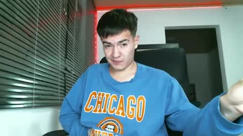 Snapshot of franccesco_699 chatting on March 12, 1:36 am franccesco_699 online show from March 12, 1:36 am