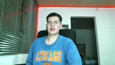 Snapshot of franccesco_699 chatting on February 12, 2:45 am franccesco_699 online show from February 12, 2:45 am