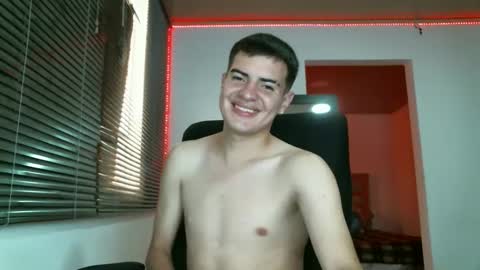 Snapshot of franccesco_699 chatting on February 10, 5:41 pm franccesco_699 online show from February 10, 5:41 pm