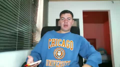 Snapshot of franccesco_699 chatting on February 16, 4:42 pm franccesco_699 online show from February 16, 4:42 pm