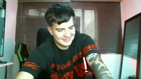 Snapshot of franccesco_699 chatting on September 10, 5:55 pm franccesco_699 online show from September 10, 5:55 pm