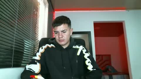 Snapshot of franccesco_699 chatting on February 25, 5:47 pm franccesco_699 online show from February 25, 5:47 pm