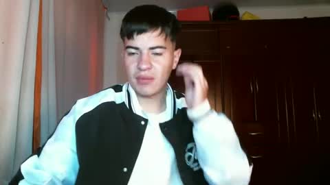 Snapshot of franccesco_699 chatting on December 23, 4:17 pm franccesco_699 online show from December 23, 4:17 pm