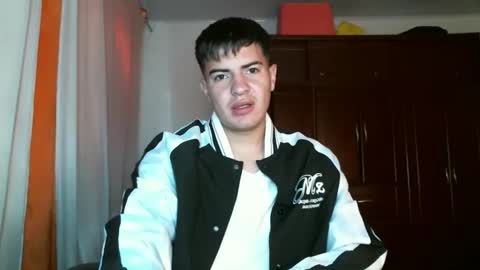Snapshot of franccesco_699 chatting on December 18, 4:06 pm franccesco_699 online show from December 18, 4:06 pm
