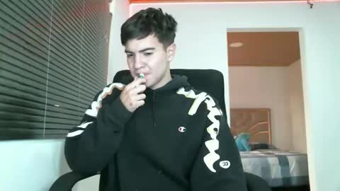 Snapshot of franccesco_699 chatting on January 5, 5:41 pm franccesco_699 online show from January 5, 5:41 pm