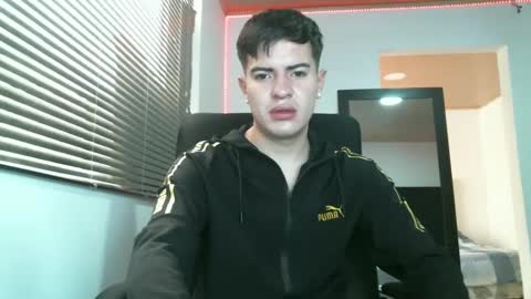 Snapshot of franccesco_699 chatting on December 26, 4:58 pm franccesco_699 online show from December 26, 4:58 pm