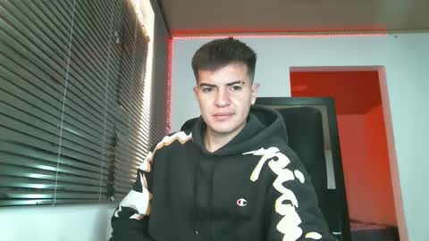 Snapshot of franccesco_699 chatting on February 27, 4:21 pm franccesco_699 online show from February 27, 4:21 pm