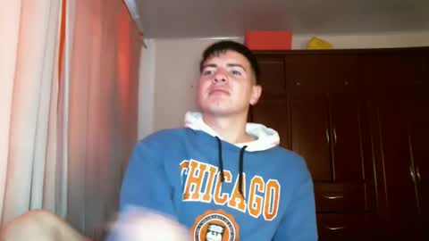 Snapshot of franccesco_699 chatting on December 14, 4:42 pm franccesco_699 online show from December 14, 4:42 pm