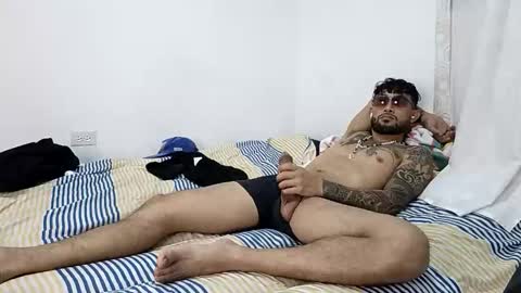 frankdanielsmolano online show from May 18, 4:07 am