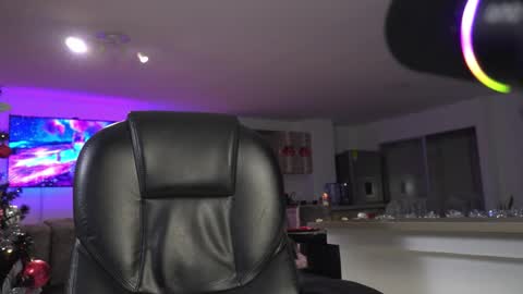 Frank Farrell. Hey remember to give me a thumbs up Ty online show from December 18, 3:57 am