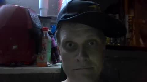 Snapshot of franklyzappa chatting on December 27, 12:01 pm Girth Brookes online show from December 27, 12:01 pm