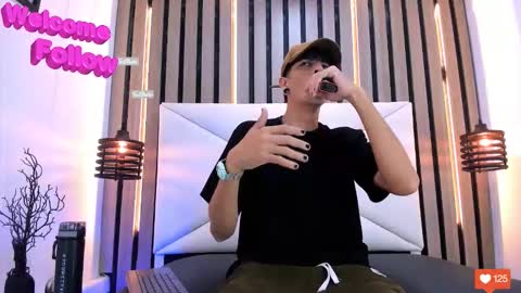 Snapshot of franvill_trato chatting on October 22, 7:05 pm Franvill trato online show from October 22, 7:05 pm
