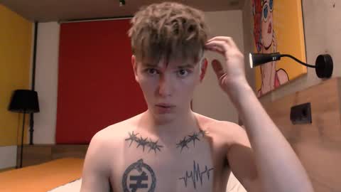 fredd_xanderrs online show from October 25, 7:37 pm