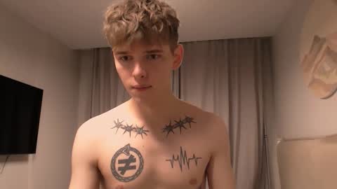 fredd_xanderrs online show from October 22, 8:11 pm