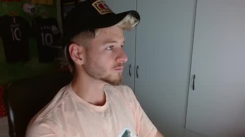Snapshot of freddy_star chatting on October 3, 11:48 am Frederick Perin online show from October 3, 11:48 am