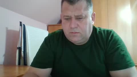 Snapshot of freeboy80180 chatting on December 19, 7:07 am freeboy80180 online show from December 19, 7:07 am