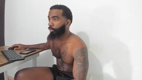Snapshot of freedom_24 chatting on February 15, 1:43 am shakur online show from February 15, 1:43 am