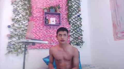 Snapshot of funny_and_horny chatting on October 24, 4:58 am funny_and_horny online show from October 24, 4:58 am