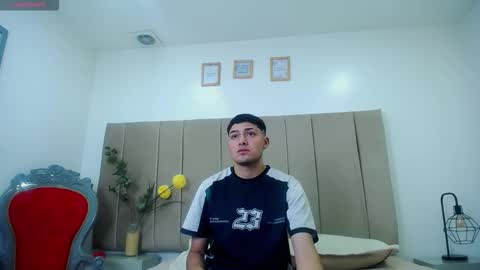 FunThiagoX online show from November 3, 8:10 pm