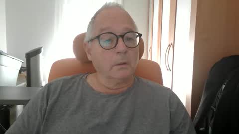 Snapshot of gamin68 chatting on October 17, 1:48 pm gamin68 online show from October 17, 1:48 pm