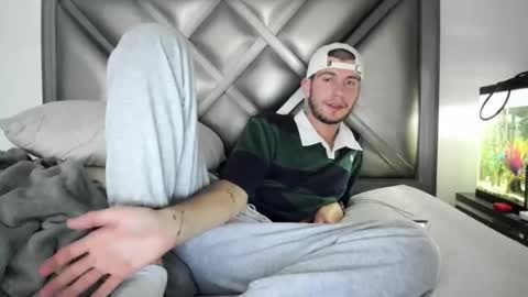 Snapshot of gayndepressed chatting on October 29, 2:36 am Trace online show from October 29, 2:36 am