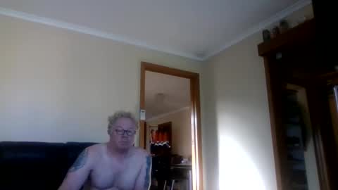 gimmmieoooo online show from April 3, 10:28 pm