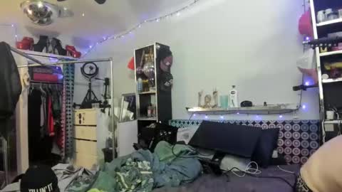 Snapshot of ginger_binj chatting on January 20, 7:58 am ginger_binj online show from January 20, 7:58 am