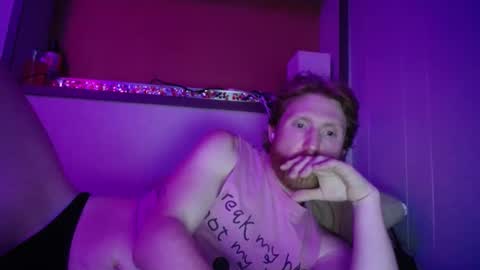 Snapshot of ginger_binj chatting on October 6, 7:35 am ginger_binj online show from October 6, 7:35 am