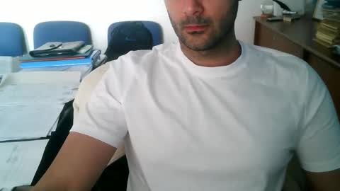 giuseppevai1 online show from April 17, 3:58 pm