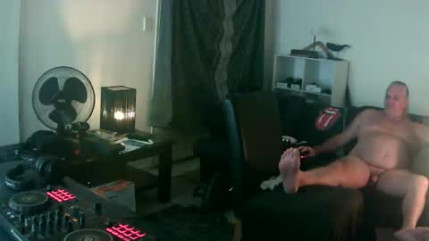 goldyguy011 online show from March 27, 6:42 pm