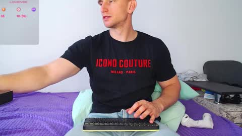Snapshot of golov176 chatting on September 26, 10:02 am LEO online show from September 26, 10:02 am