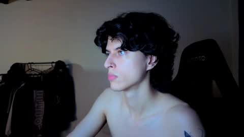 angelito tu novio online show from January 5, 11:30 pm