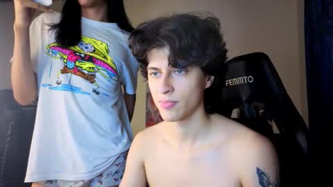 angelito tu novio online show from December 1, 11:30 pm