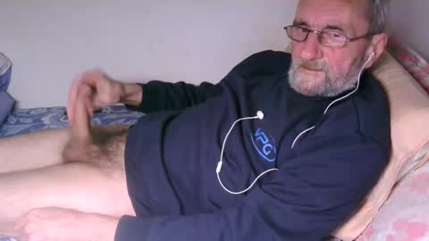Snapshot of grandpa_mark chatting on January 3, 12:22 am Mark online show from January 3, 12:22 am