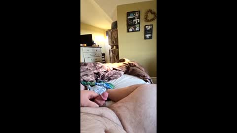 Snapshot of grizzely1975 chatting on October 4, 1:05 pm grizzely1975 online show from October 4, 1:05 pm