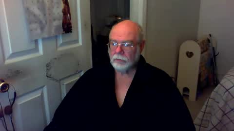 Snapshot of gtnolder60 chatting on December 21, 12:16 pm Gary online show from December 21, 12:16 pm