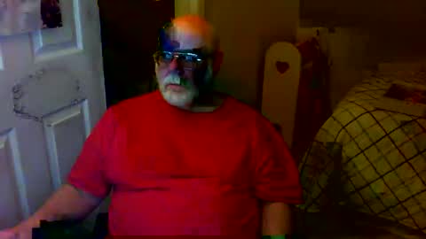 Snapshot of gtnolder60 chatting on December 17, 11:38 pm Gary online show from December 17, 11:38 pm