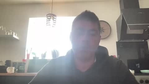 Snapshot of guil0 chatting on October 19, 10:51 am guil0 online show from October 19, 10:51 am