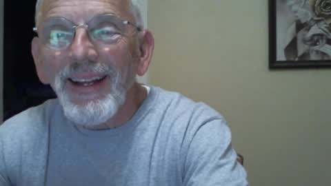 Snapshot of gulfcoast1952 chatting on January 22, 12:38 pm Roy online show from January 22, 12:38 pm