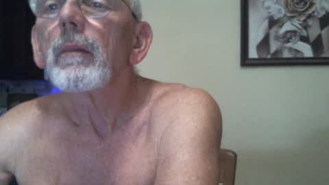 Snapshot of gulfcoast1952 chatting on December 22, 10:25 pm Roy online show from December 22, 10:25 pm