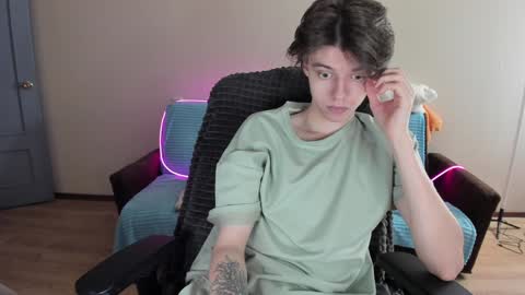 Snapshot of guy_liam1 chatting on January 14, 2:11 pm guy_liam1 online show from January 14, 2:11 pm
