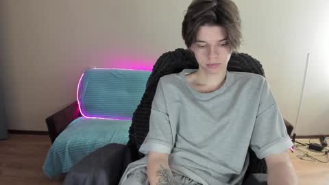 Snapshot of guy_liam1 chatting on January 4, 8:06 am guy_liam1 online show from January 4, 8:06 am