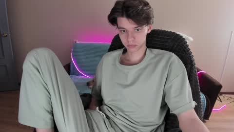 Snapshot of guy_liam1 chatting on December 26, 12:59 pm guy_liam1 online show from December 26, 12:59 pm