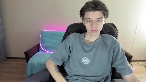 Snapshot of guy_liam1 chatting on December 22, 7:54 am guy_liam1 online show from December 22, 7:54 am